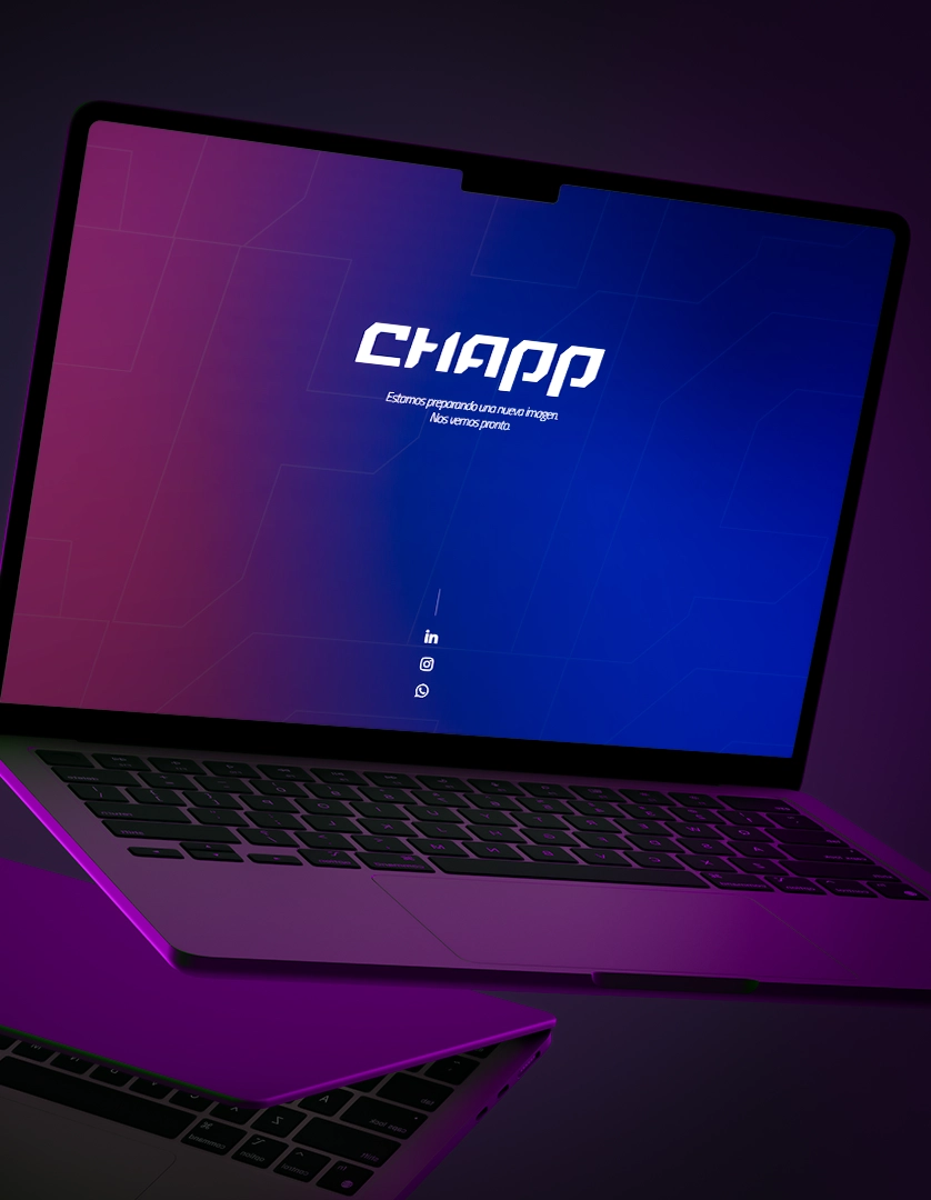 Laptop flotando, mostrando la portada de la web de Chapp entre luces violetas